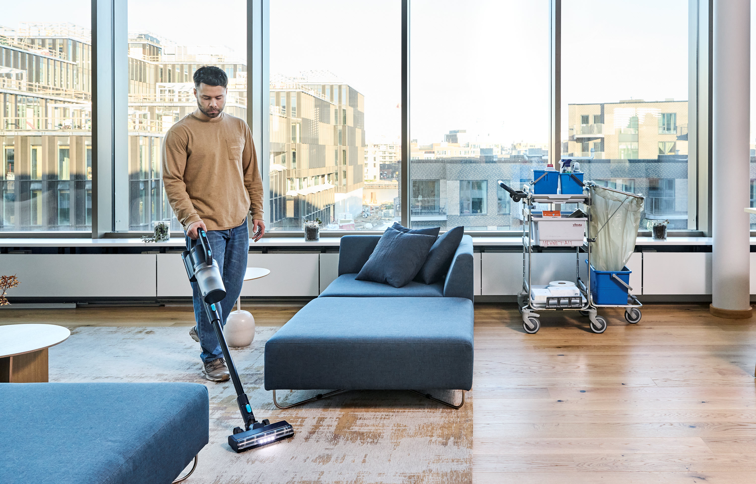 Απορροφητικές σκούπες όρθιου τύπου 