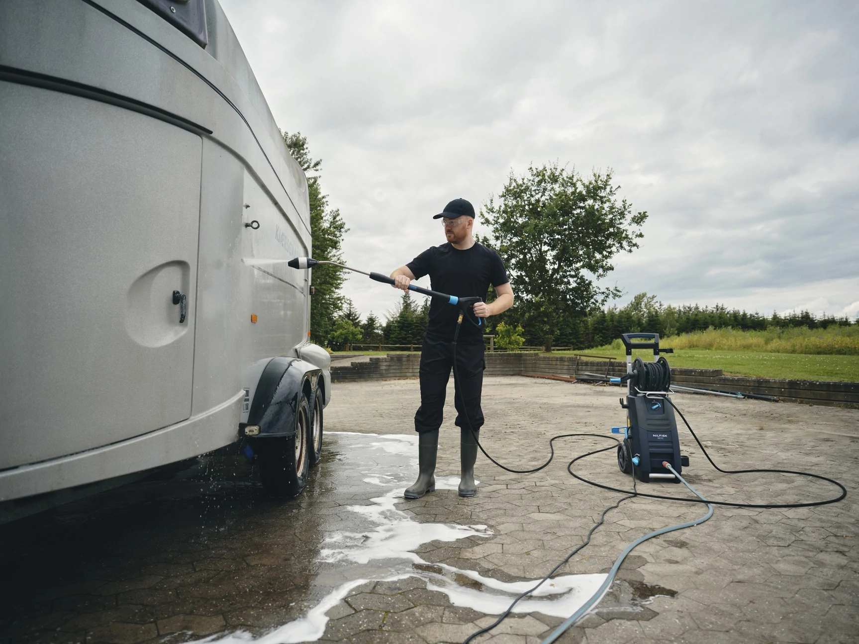 MC2C-horse-trailer4-ps-
